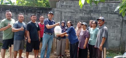 Pemberian Bibit Lele kepada KWT Padukuhan Bergan