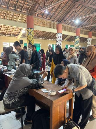 Disdukcapil Jemput Bola di Wijirejo, Ratusan Warga Antusias Aktifkan Identitas Kependudukan Digital 
